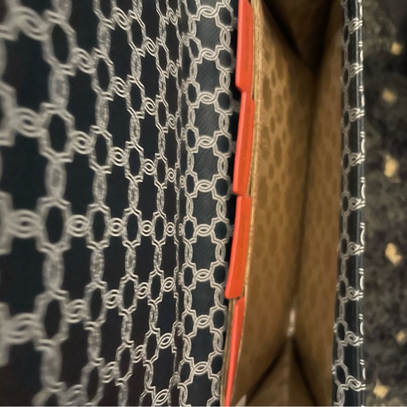 Ivanka Trump travel organizer - Picture 4 of 4